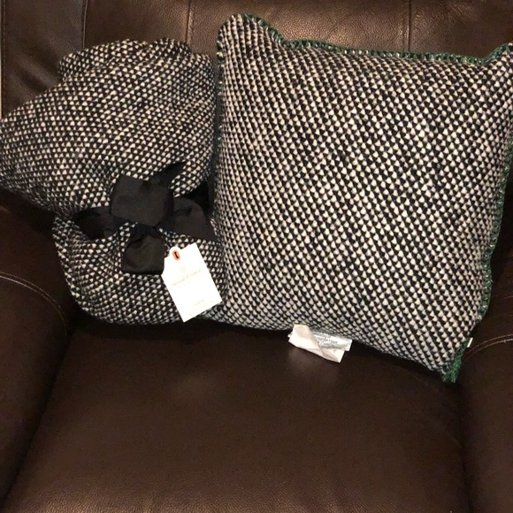 Hearth & Hands Other - Hearth & Hand With Magnolia Pillow and Throw